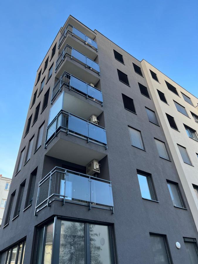 Elegant Escape Apartment II - City Centre Братислава Экстерьер фото