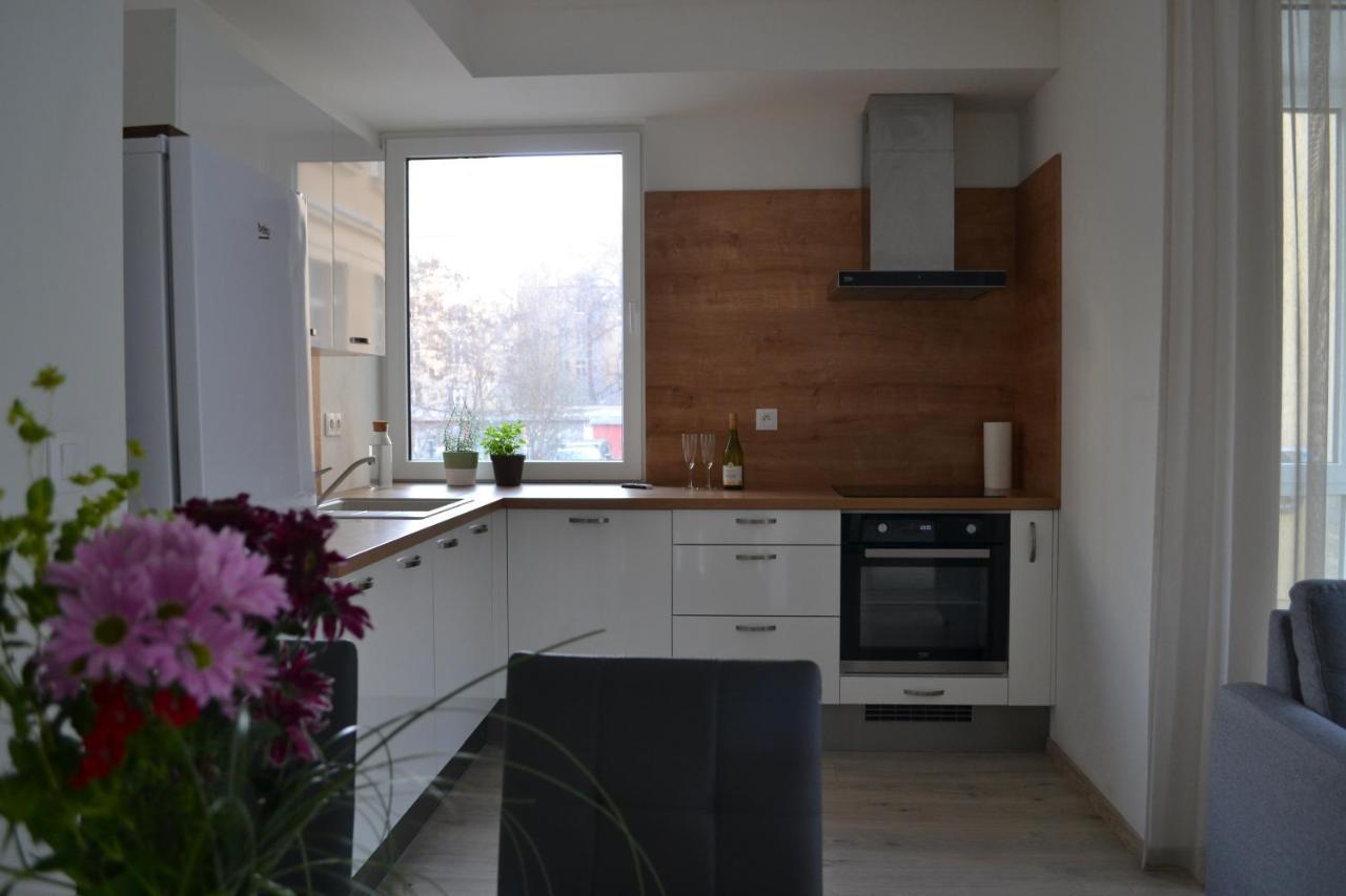 Elegant Escape Apartment II - City Centre Братислава Экстерьер фото