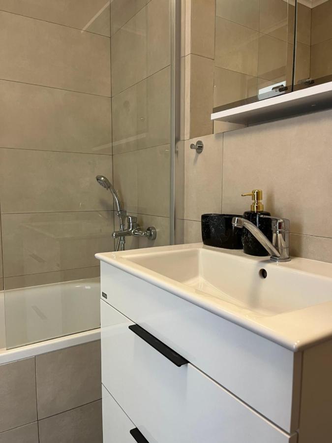 Elegant Escape Apartment II - City Centre Братислава Экстерьер фото