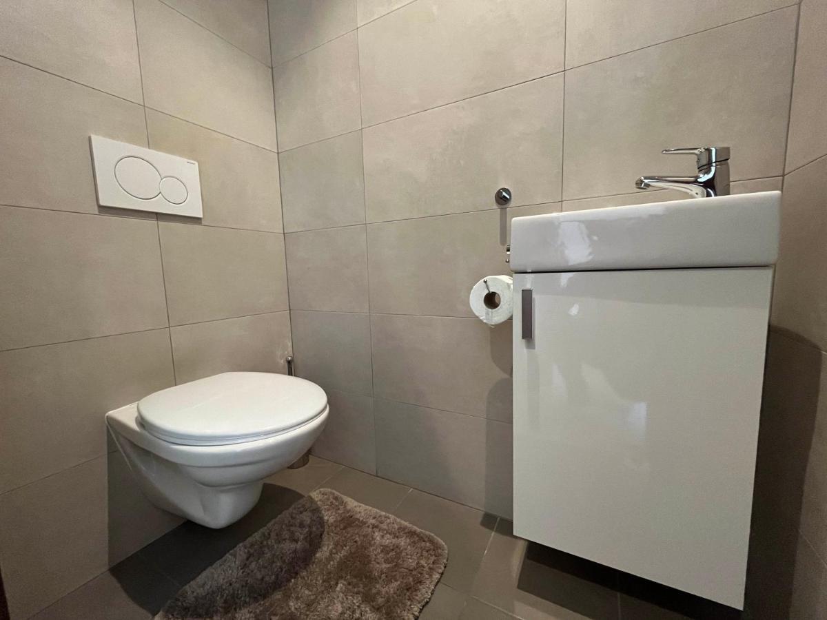 Elegant Escape Apartment II - City Centre Братислава Экстерьер фото