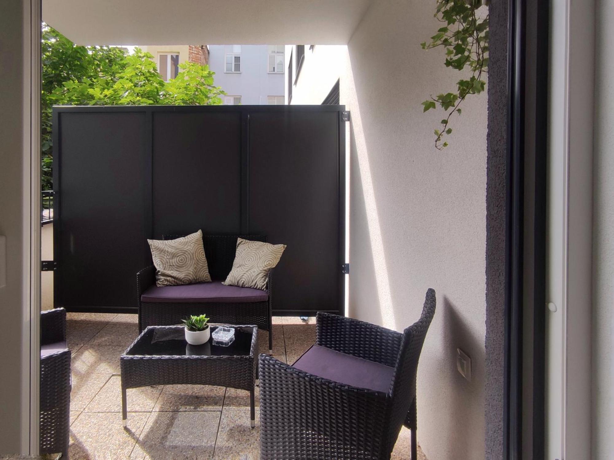 Elegant Escape Apartment II - City Centre Братислава Экстерьер фото