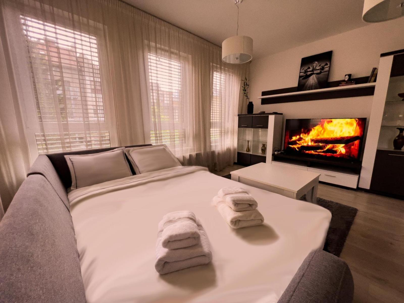 Elegant Escape Apartment II - City Centre Братислава Экстерьер фото